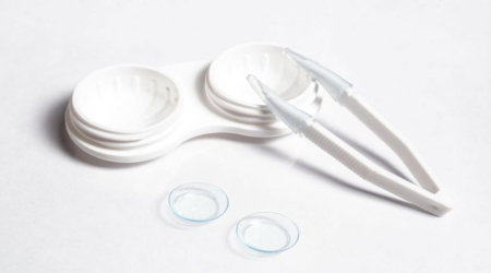 كل ما تحتاج معرفته عن عدسات النظارات الطبية واللاصقة