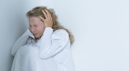 البارانويا | ما هي أعراض جنون الارتياب واهم طرق العلاج النفسي