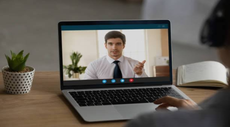 كيف تجتاز أي مقابلة عمل عن بعد بنجاح واحترافية؟