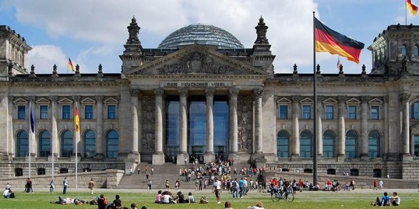 تعلم اللغة الألمانية.. دراسة مجانية وعائد مادي كبير