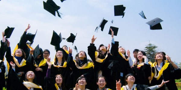 دليلك للتقديم فى منح الجامعات دليلك للتقديم فى منح الجامعات