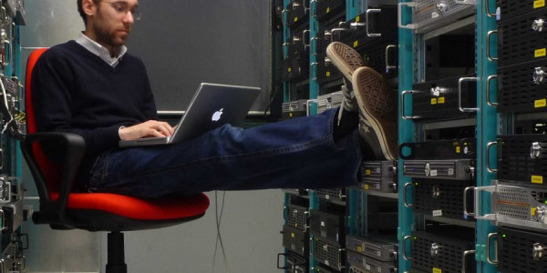 مطلوب فنى مساعد it فى حدائق القبة