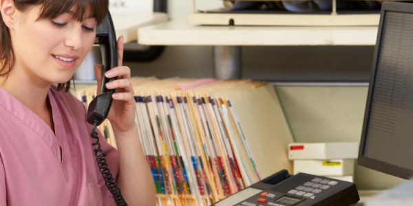 مطلوب موظف استقبال Hostess في مجال المطاعم والكافيهات