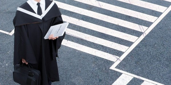 ماذا لو لم تجد عملاً بعد التخرج؟ ماذا لو لم تجد عملاً بعد التخرج؟