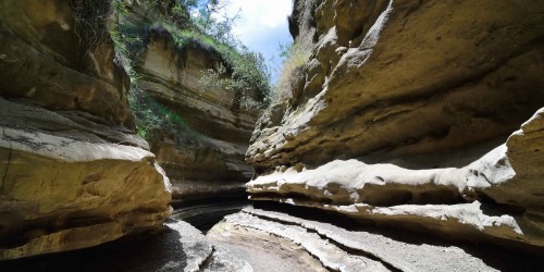 كينيا بوابة الجحيم  Hells gate national Park