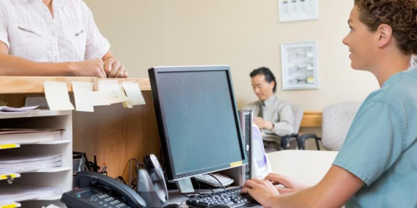 مطلوب موظفة سكرتاريه واستقبال لعيادة طبية بوسط البلد