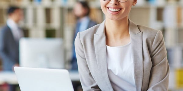 مطلوب سكرتيرة مكتب عقارات 5000 الف جنيها مرتب