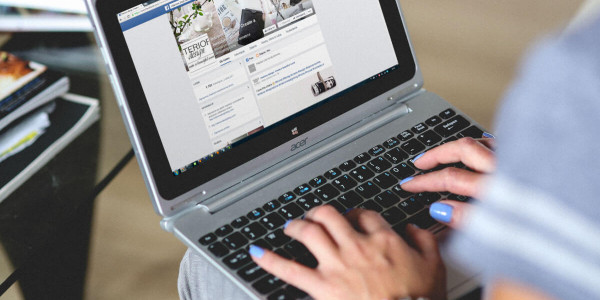 مطلوب Social Media Moderator