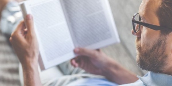 سبعة كتب قرأها أصحاب المليارات قبل بلوغهم الثلاثين